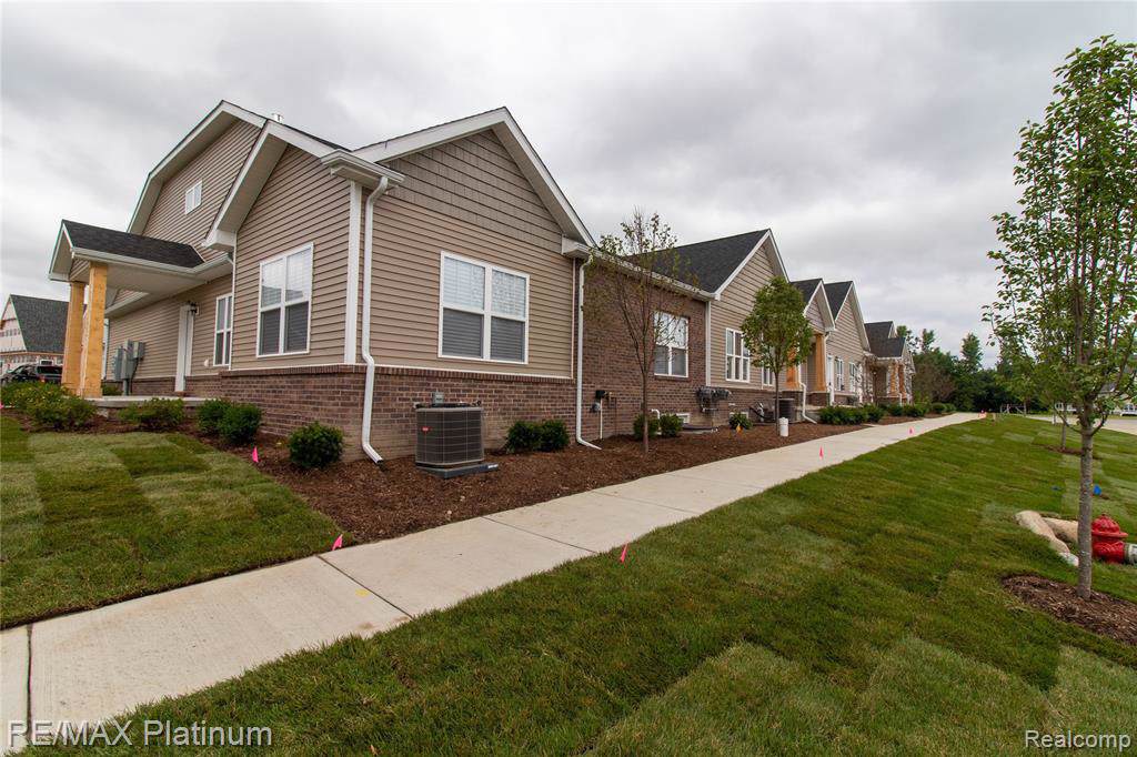 1754 Welland Street - Photo 1