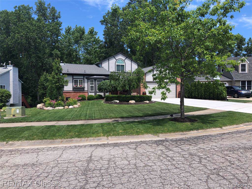 555 Eagle Way - Photo 1