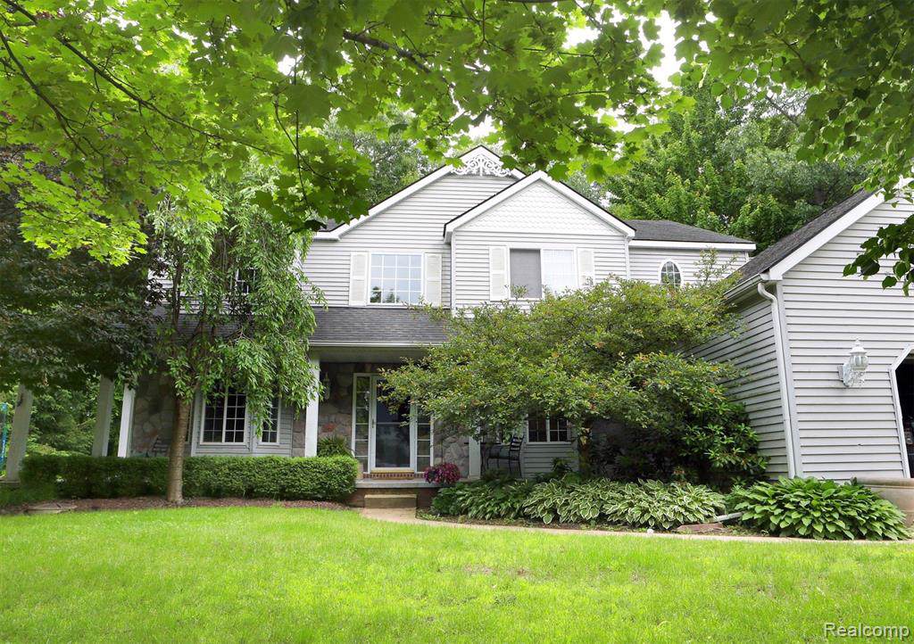1920 Spruce Drive - Photo 1