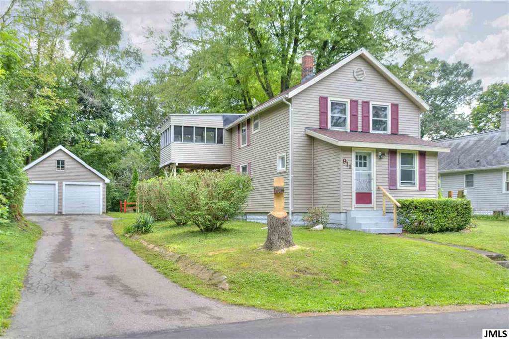 911 Eugene Ave - Photo 1