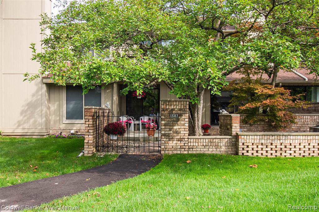1507 Hill Boulevard - Photo 1