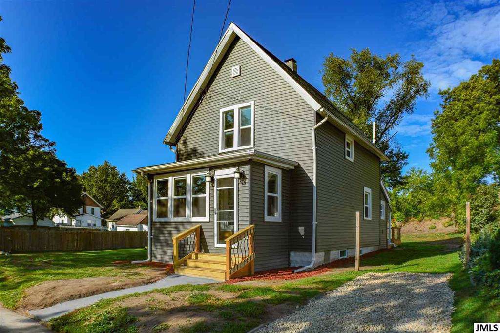 314 Dwight - Photo 1
