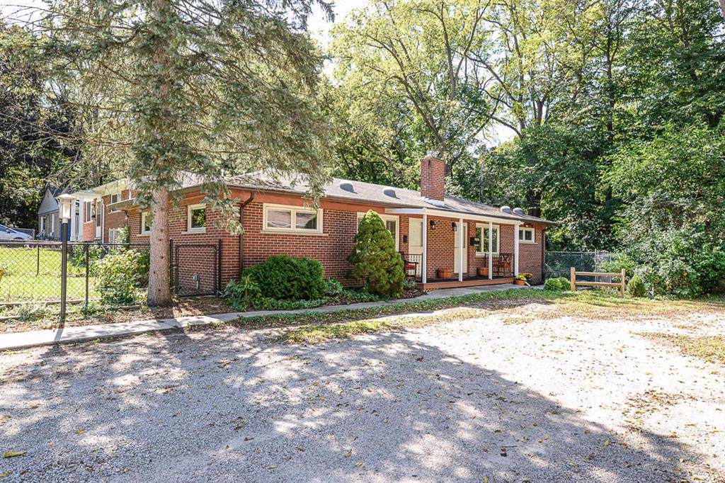718 Madison Place - Photo 1