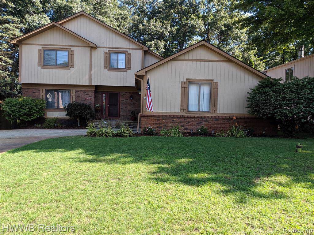 1495 Spruce Drive - Photo 1