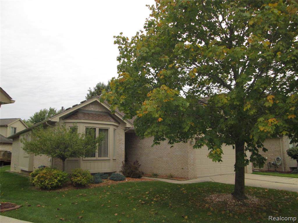 17824 Pointe Circle - Photo 1