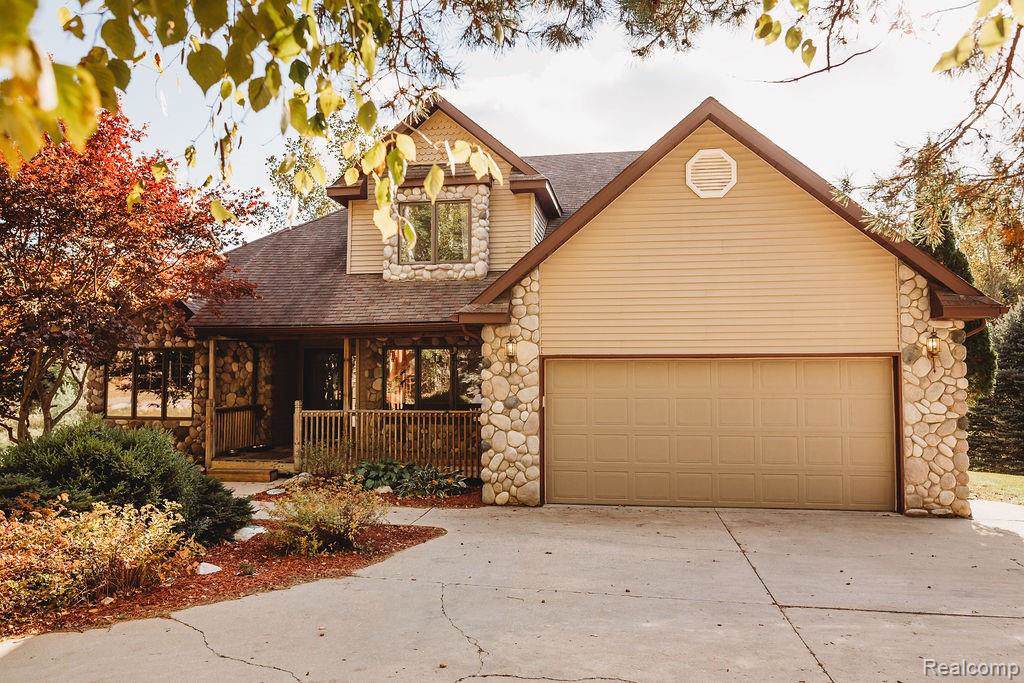 5325 Pine Knob Estates Drive - Photo 1