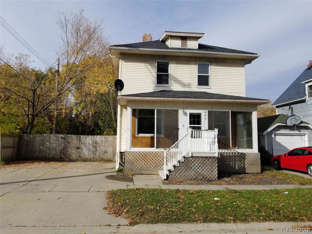 605 12th - Photo 1