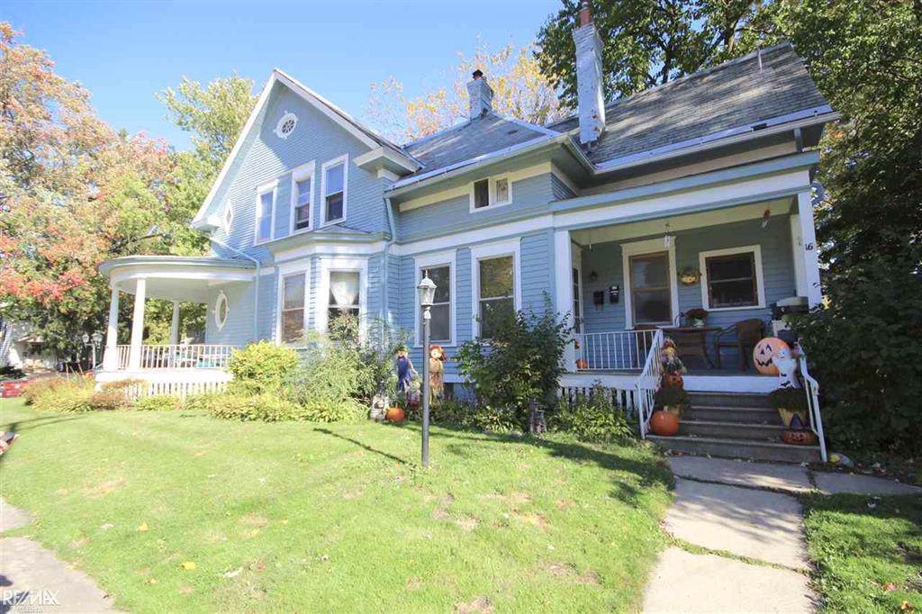 69 Lincoln St - Photo 1