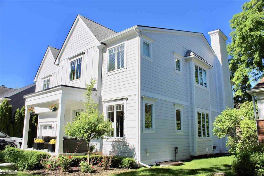 142 Westchester Way - Photo 1