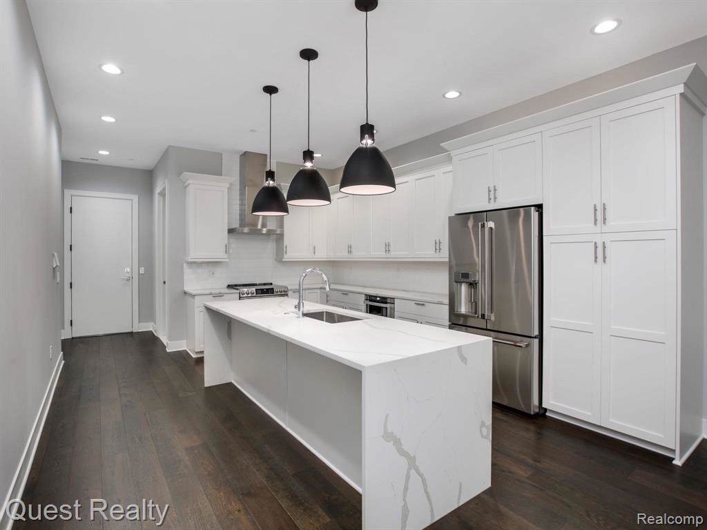 1021 Washington Avenue - Photo 1
