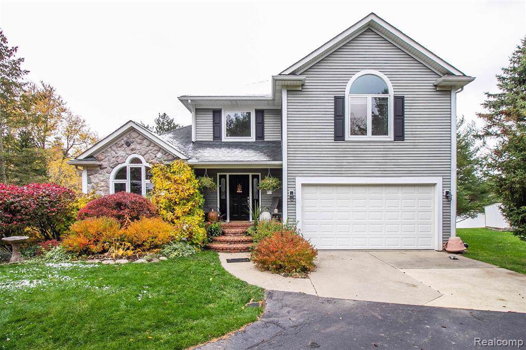 1612 Lake Metamora Drive - Photo 1