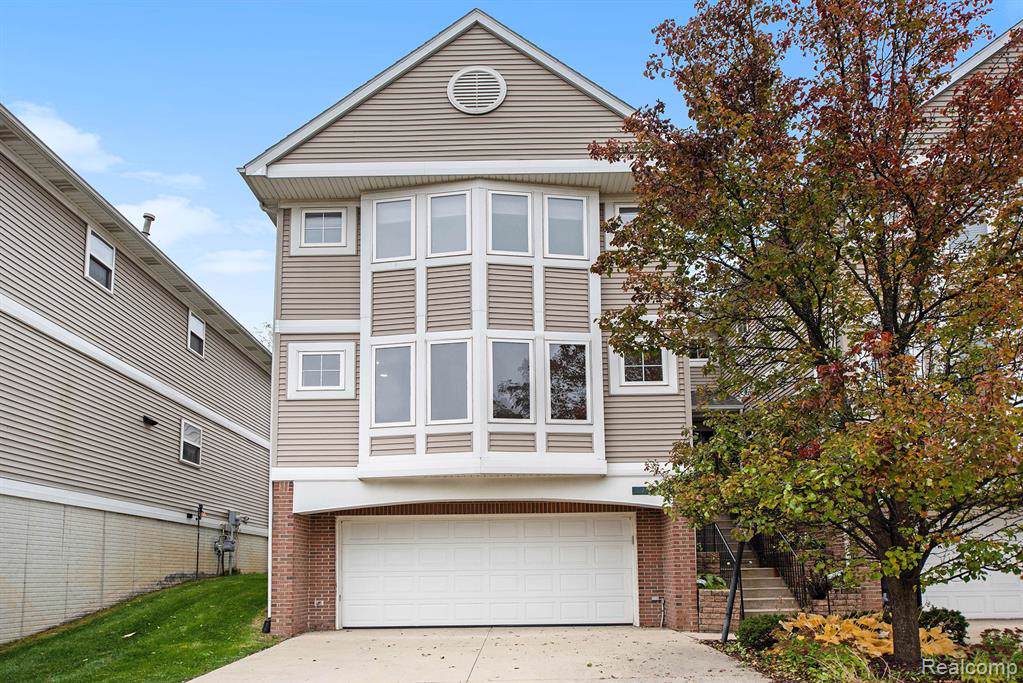 1736 South Maple Road - Photo 1