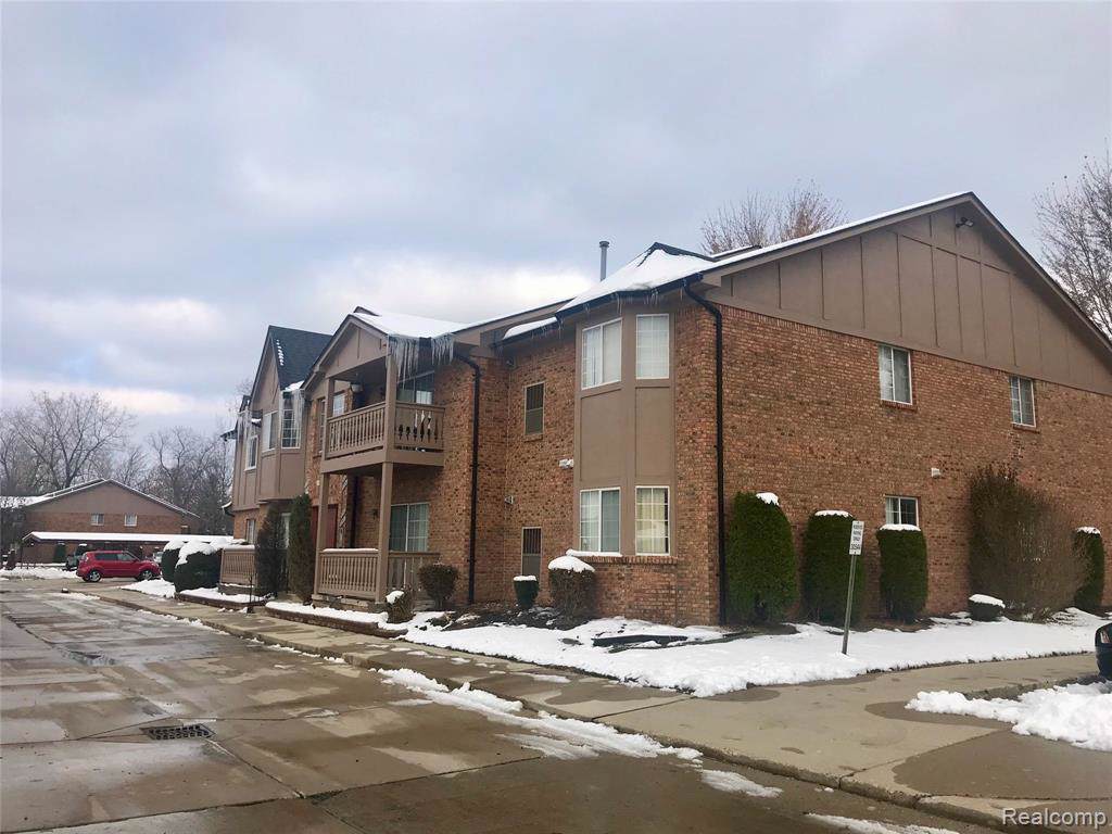 30544 Oakridge Manor Drive - Photo 1