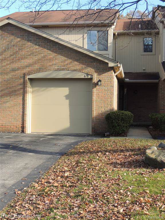 678 Tennyson - Photo 1