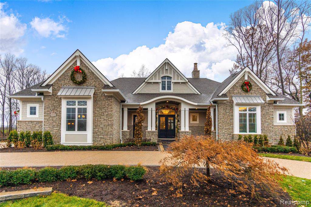 4722 Pinnacle Boulevard - Photo 1