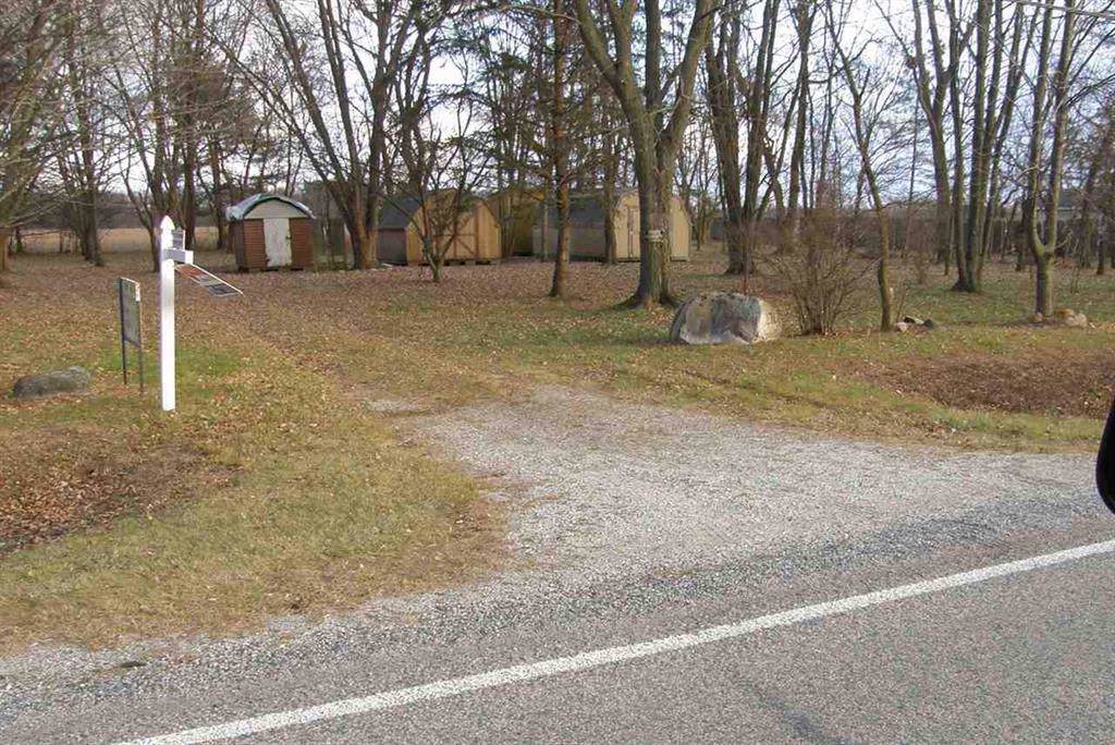 15201 Corunna Road - Photo 1
