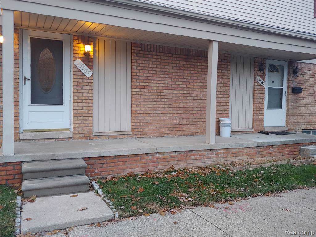 15565 Dupage Boulevard - Photo 1