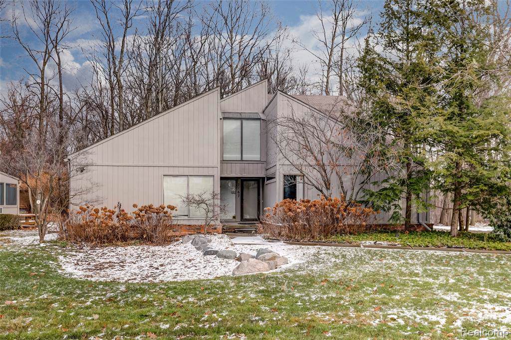 7167 Westbury Boulevard - Photo 1