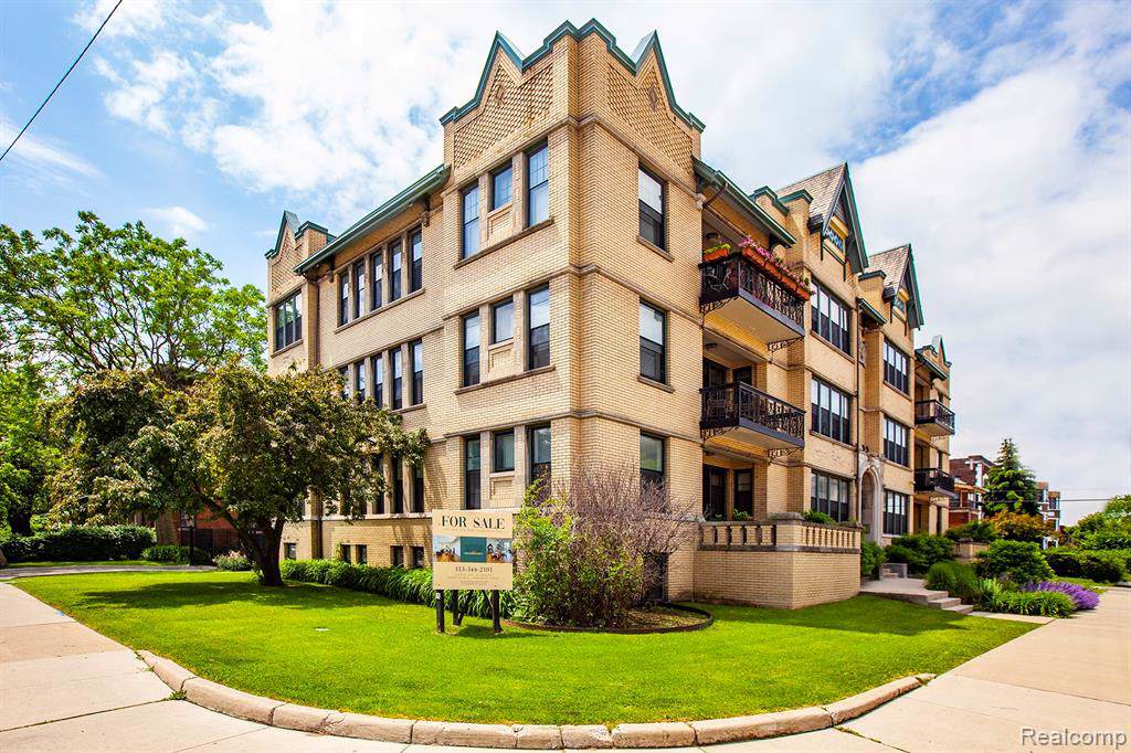 615 Hancock Street - Photo 1