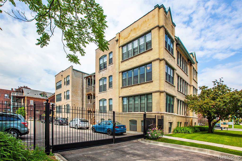 615 Hancock Street - Photo 1