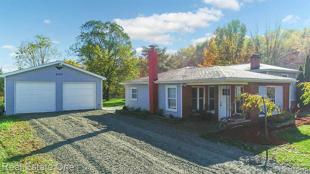 220 Wheeling Road - Photo 1