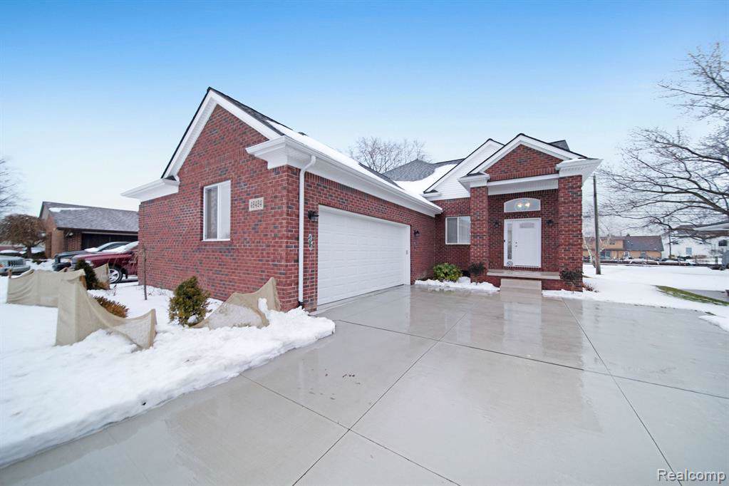 48484 Jefferson Avenue - Photo 1
