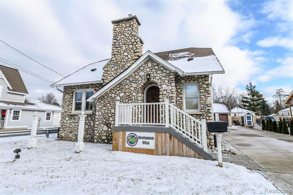 1028 Leroy Street - Photo 1