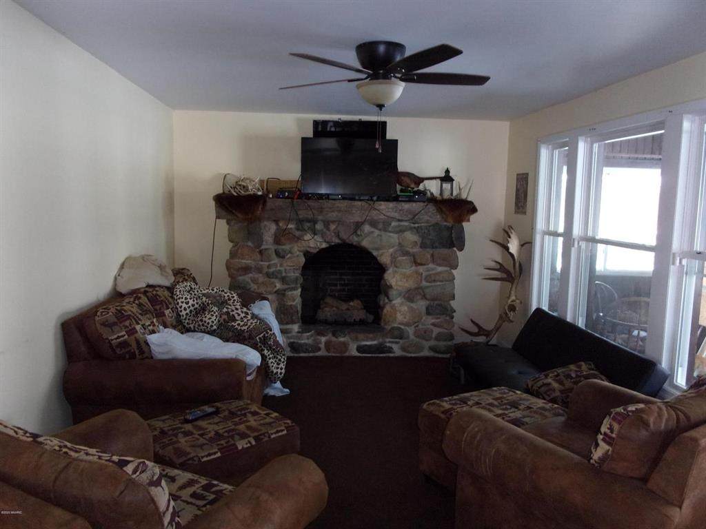 4391 Territorial Rd - Photo 1