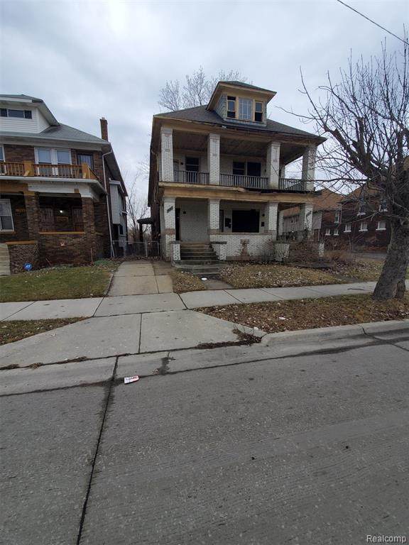 1647 Grand Boulevard - Photo 1