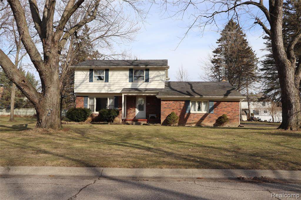 4233 Knollwood Drive - Photo 1