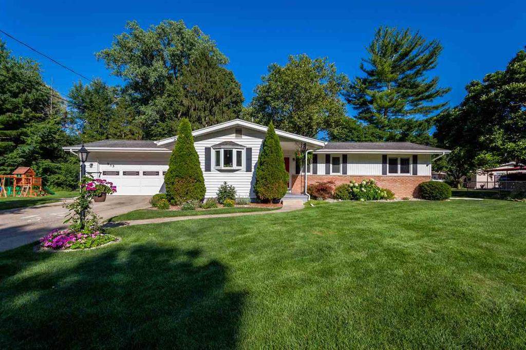 953 Thomas Dr - Photo 1