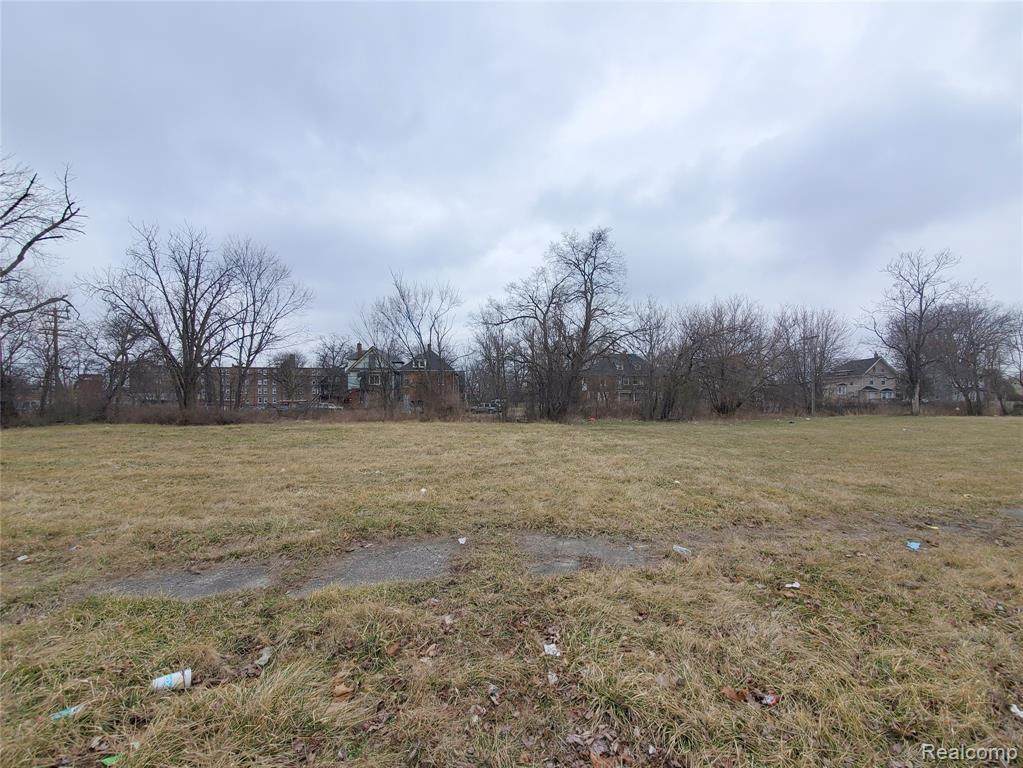 313 Englewood - Photo 1