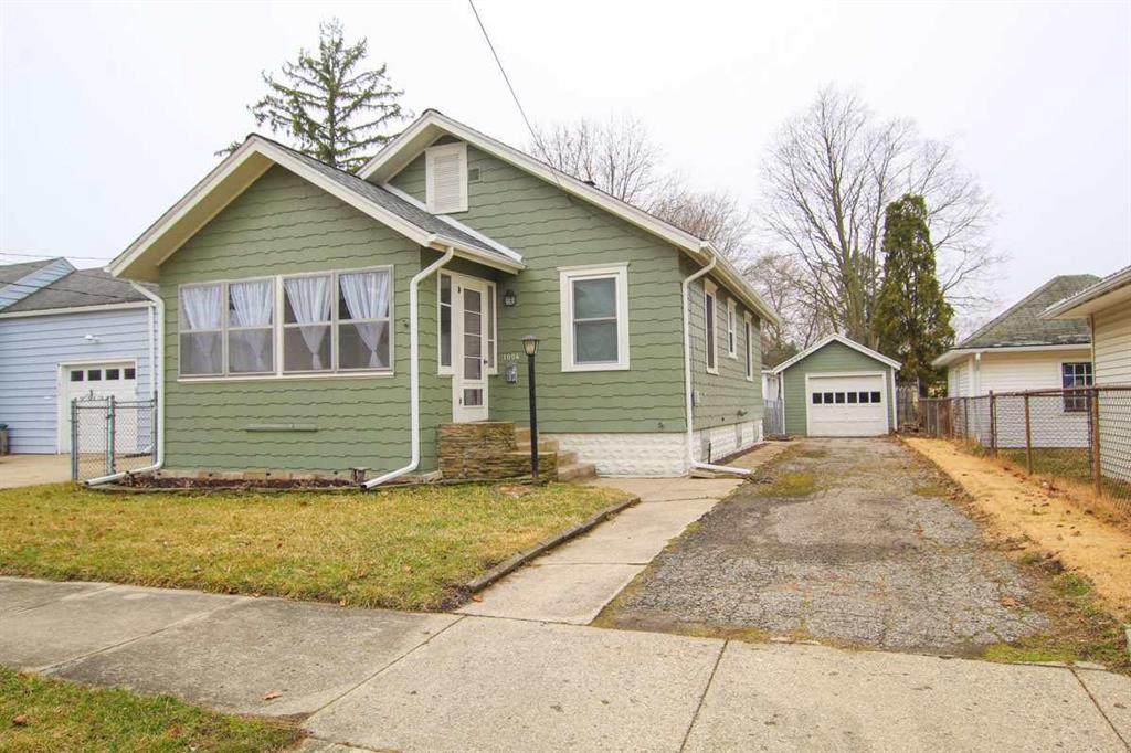 1006 Sixth St - Photo 1