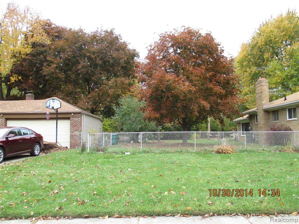 Lot btw 21821 and 21 Elmwood - Photo 1