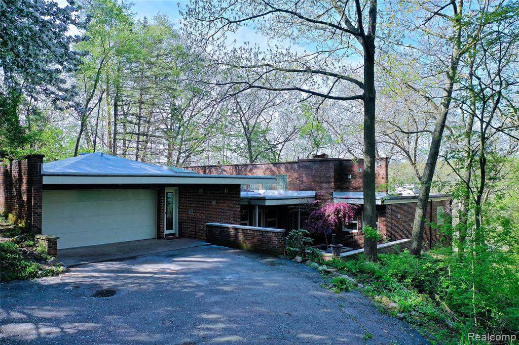 7275 Parkwood Drive - Photo 1