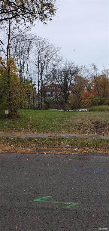 908 Manistique - Photo 1
