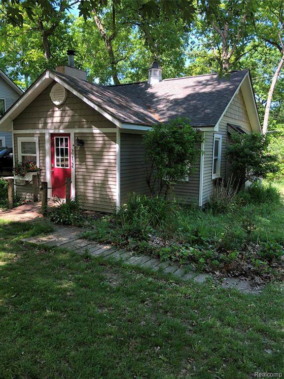 212 Woodbine Drive - Photo 1