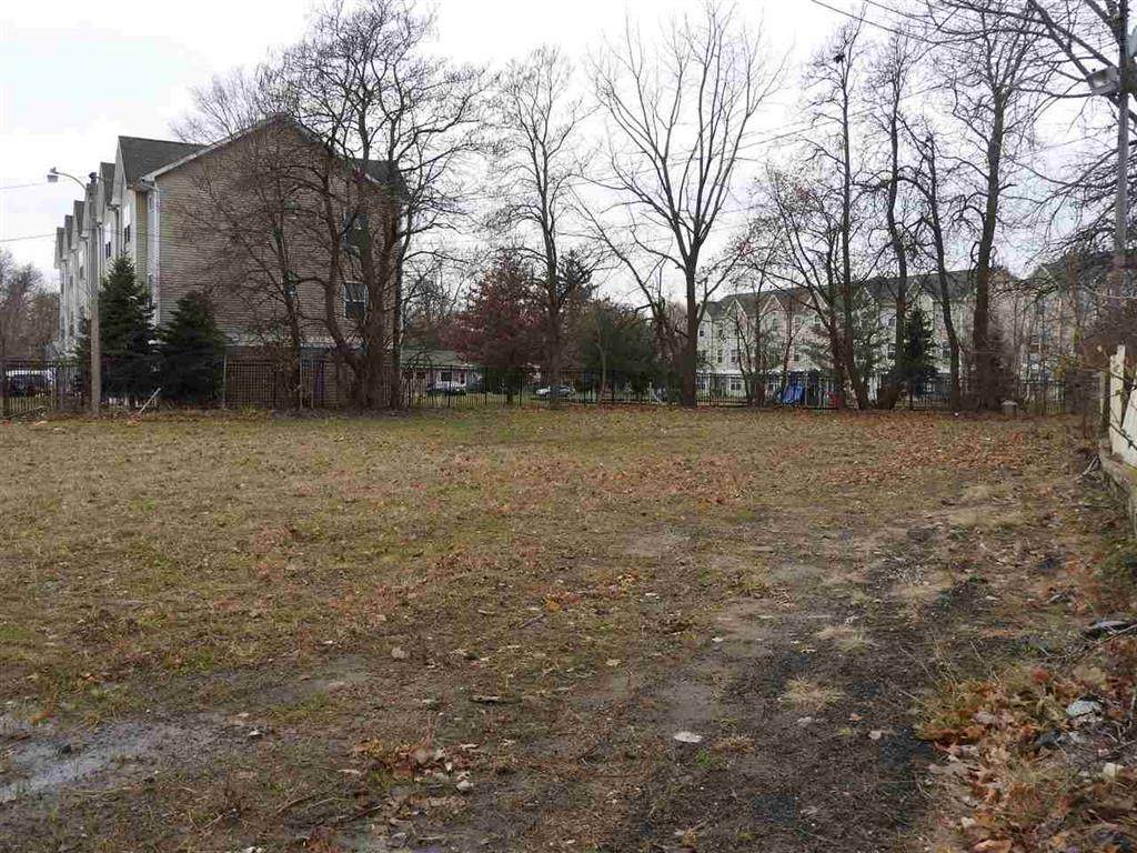 378 Pipestone St - Photo 1