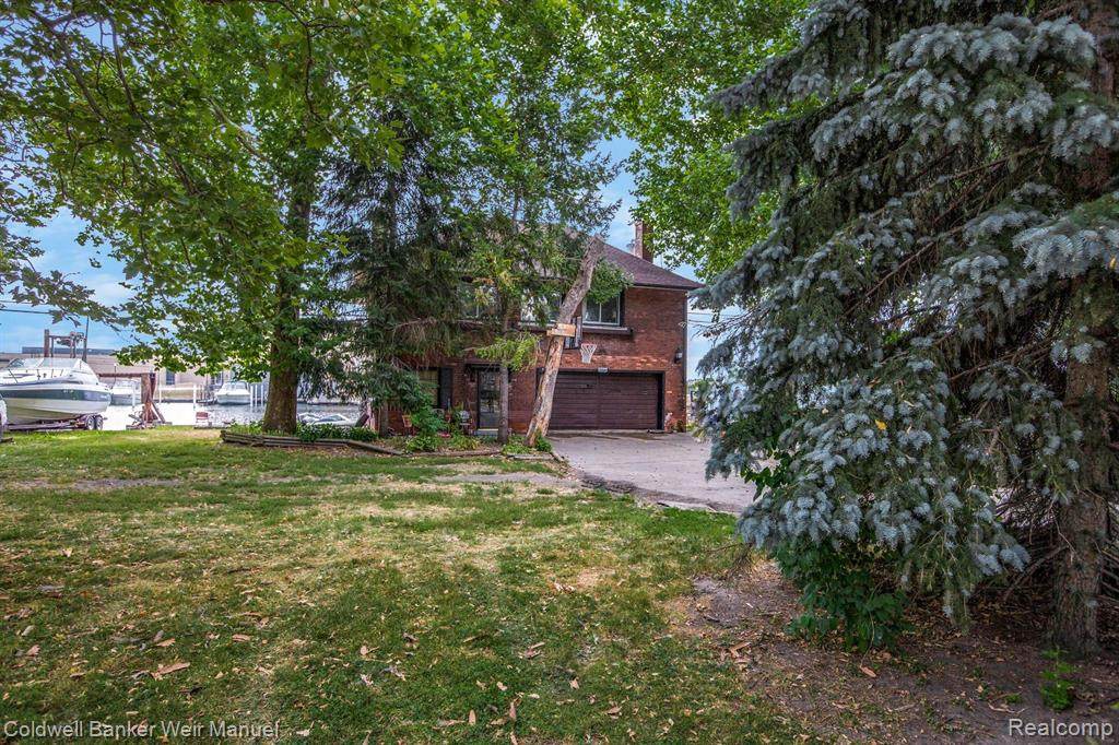 380 Parkview - Photo 1