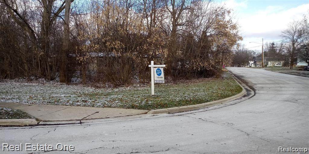 942 Division Street - Photo 1