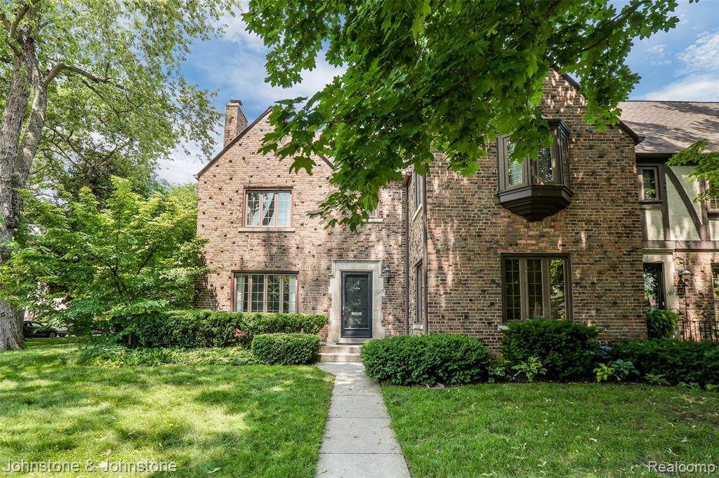 17107 Maumee Avenue - Photo 1