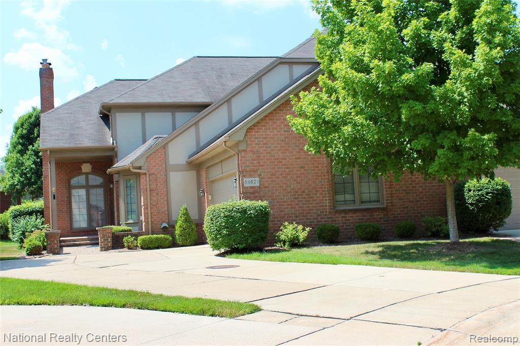 54621 Kingsley Court - Photo 1