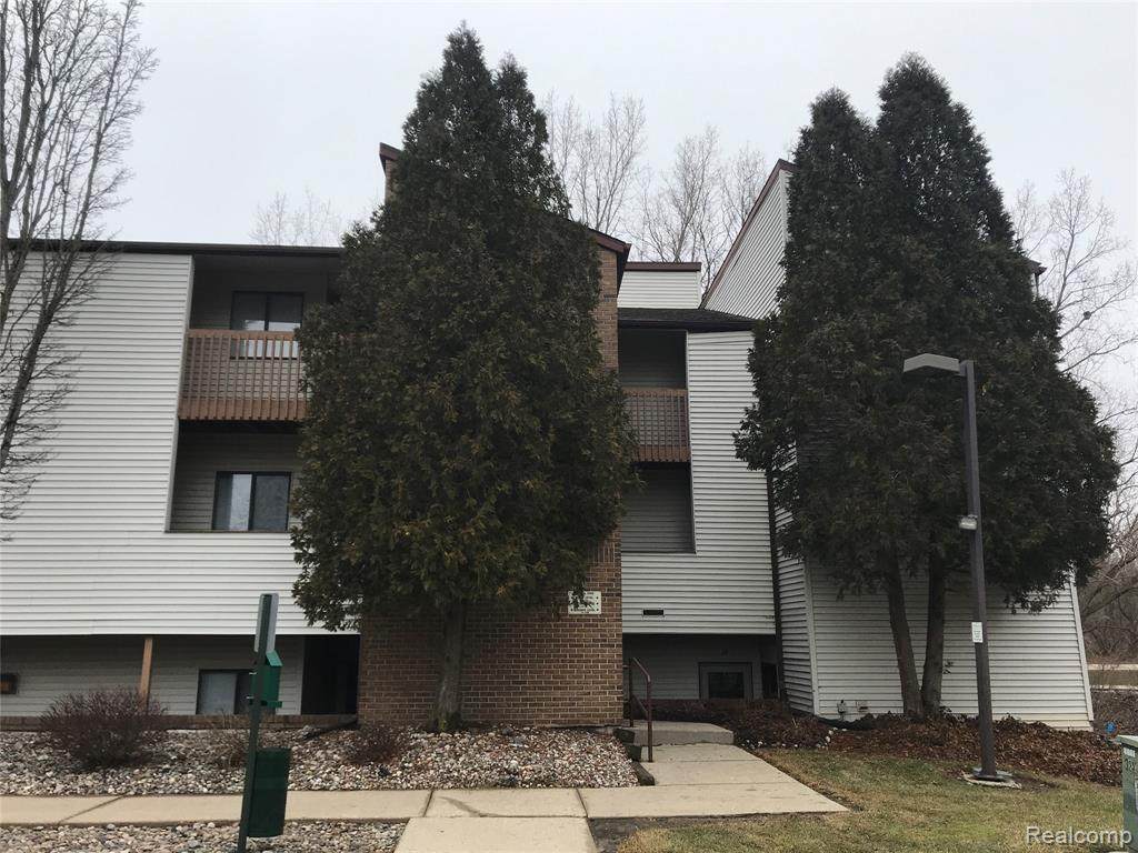 1450 Pond Drive - Photo 1