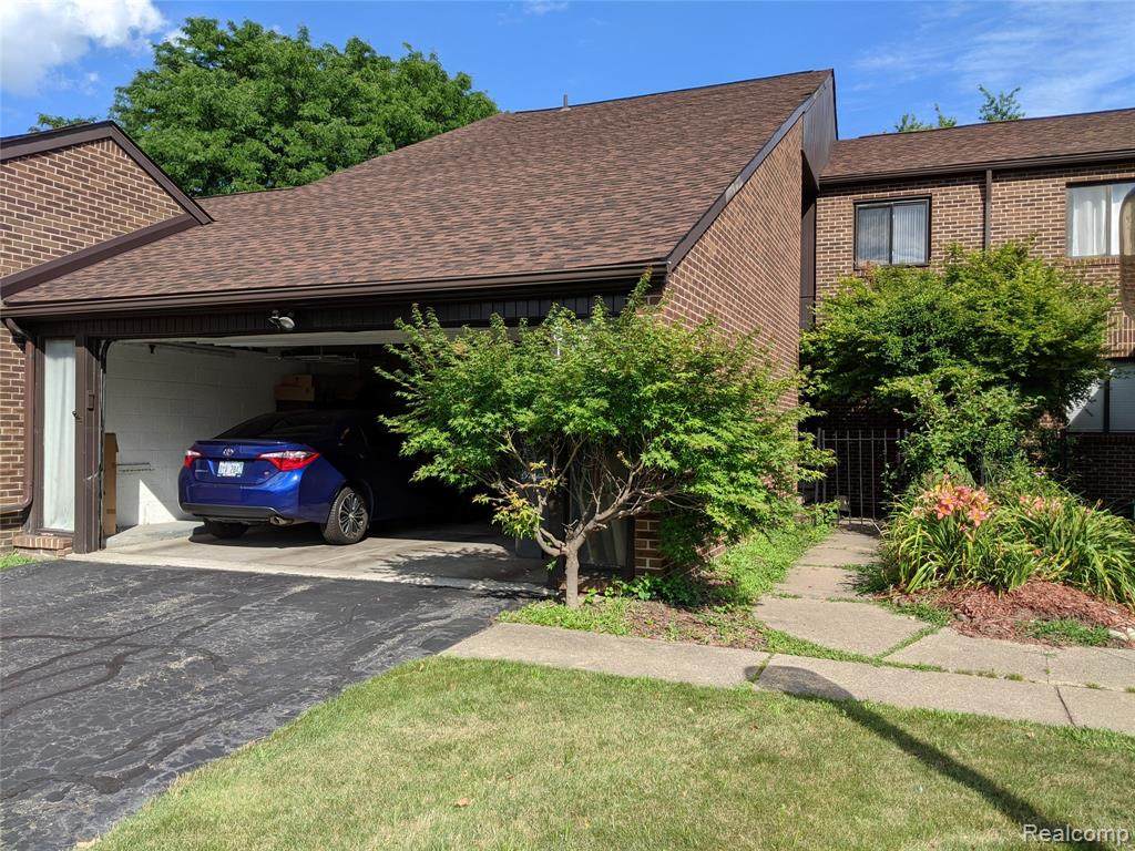 3156 Lindenwood Drive - Photo 1