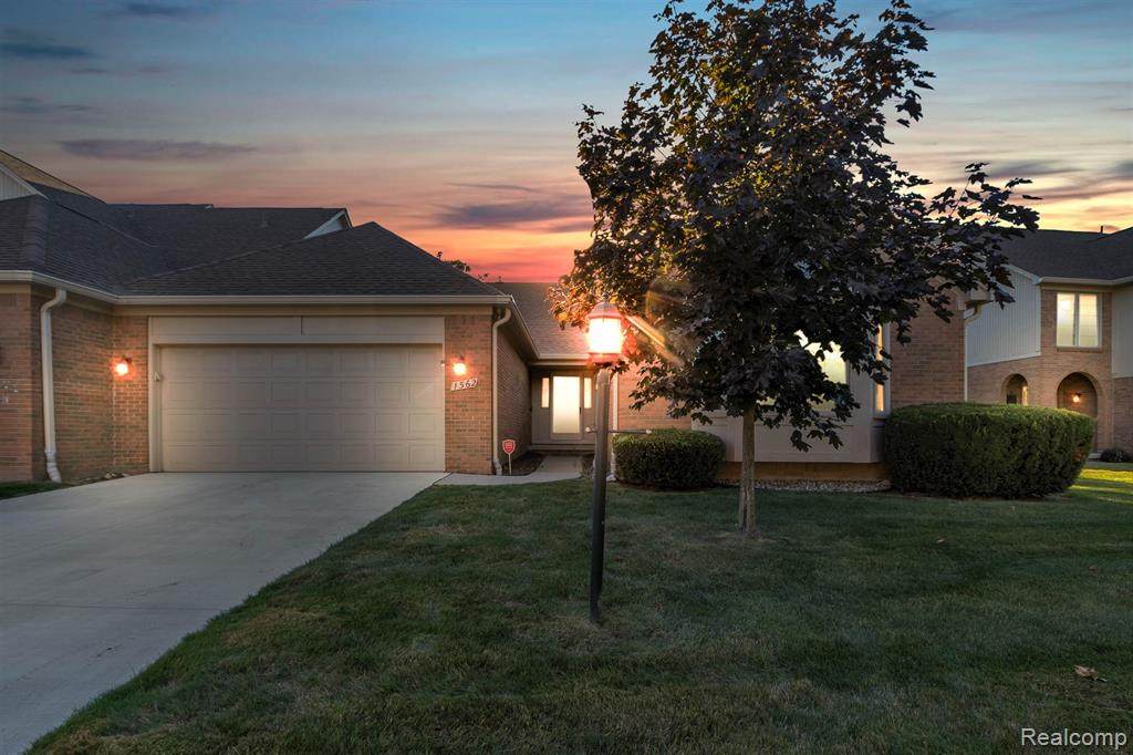 1562 Country Drive - Photo 1