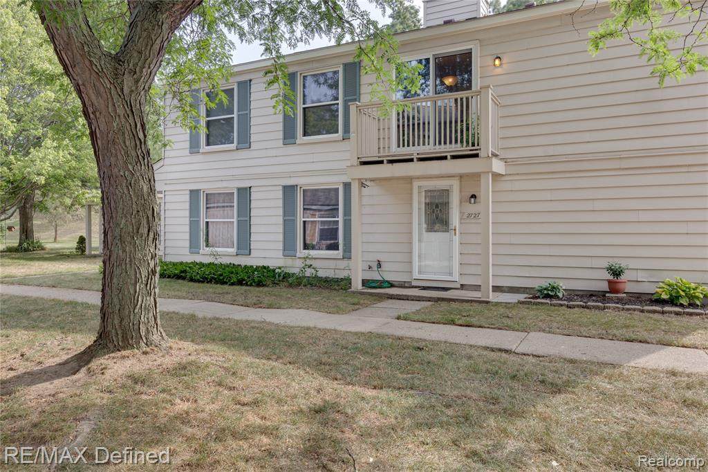 2727 Fox Hollow Court - Photo 1