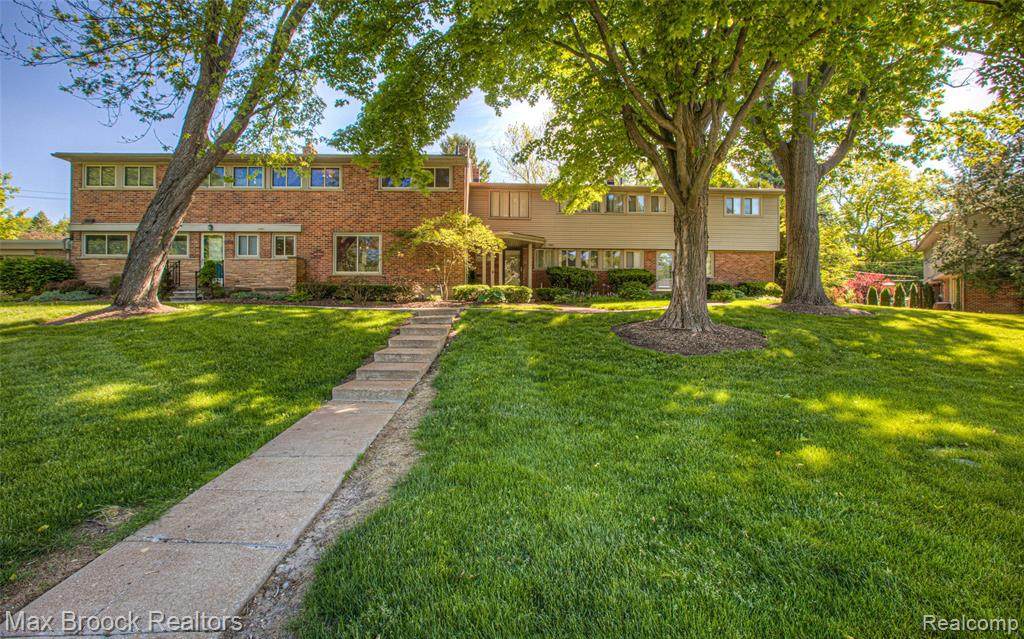 1064 Stratford Lane - Photo 1
