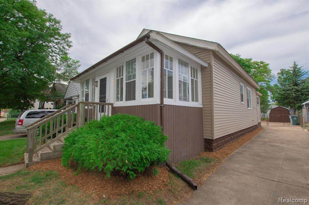 953 Jarvis Avenue - Photo 1