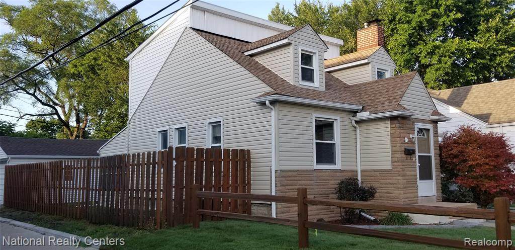 427 Webster St - Photo 1