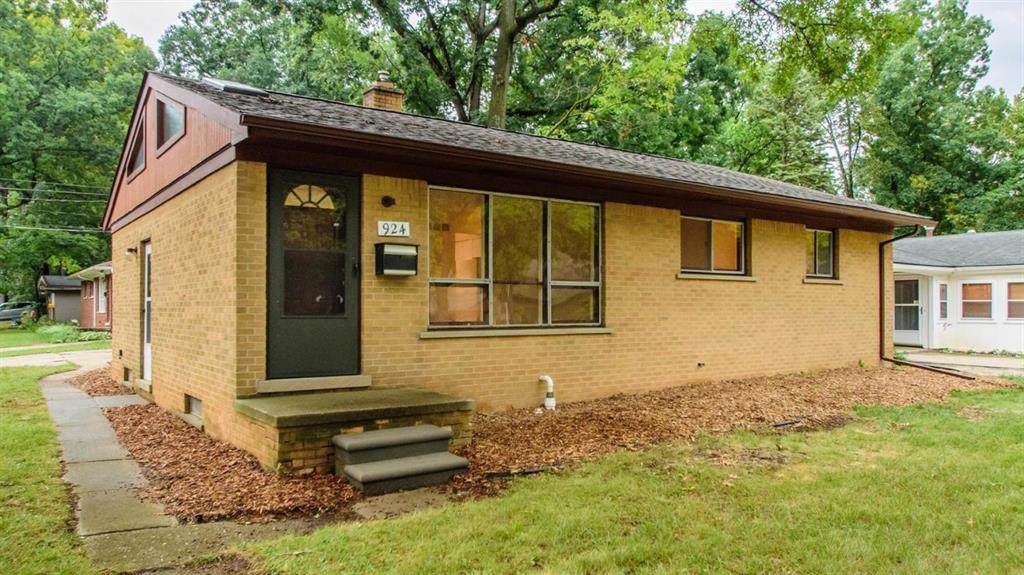 924 Maple Road - Photo 1